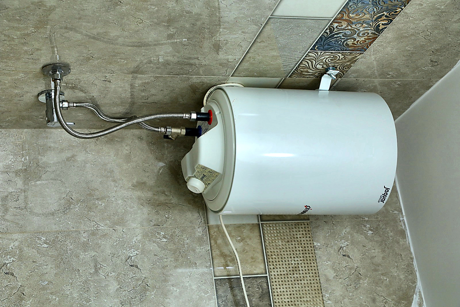 24/7 Hot Water Geyser Facility - Hotel Priso Puducherry